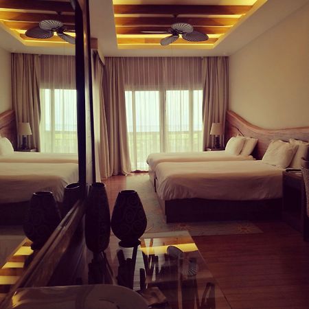 Indura Beach & Golf Resort Curio Collection By Hilton Тела Екстериор снимка