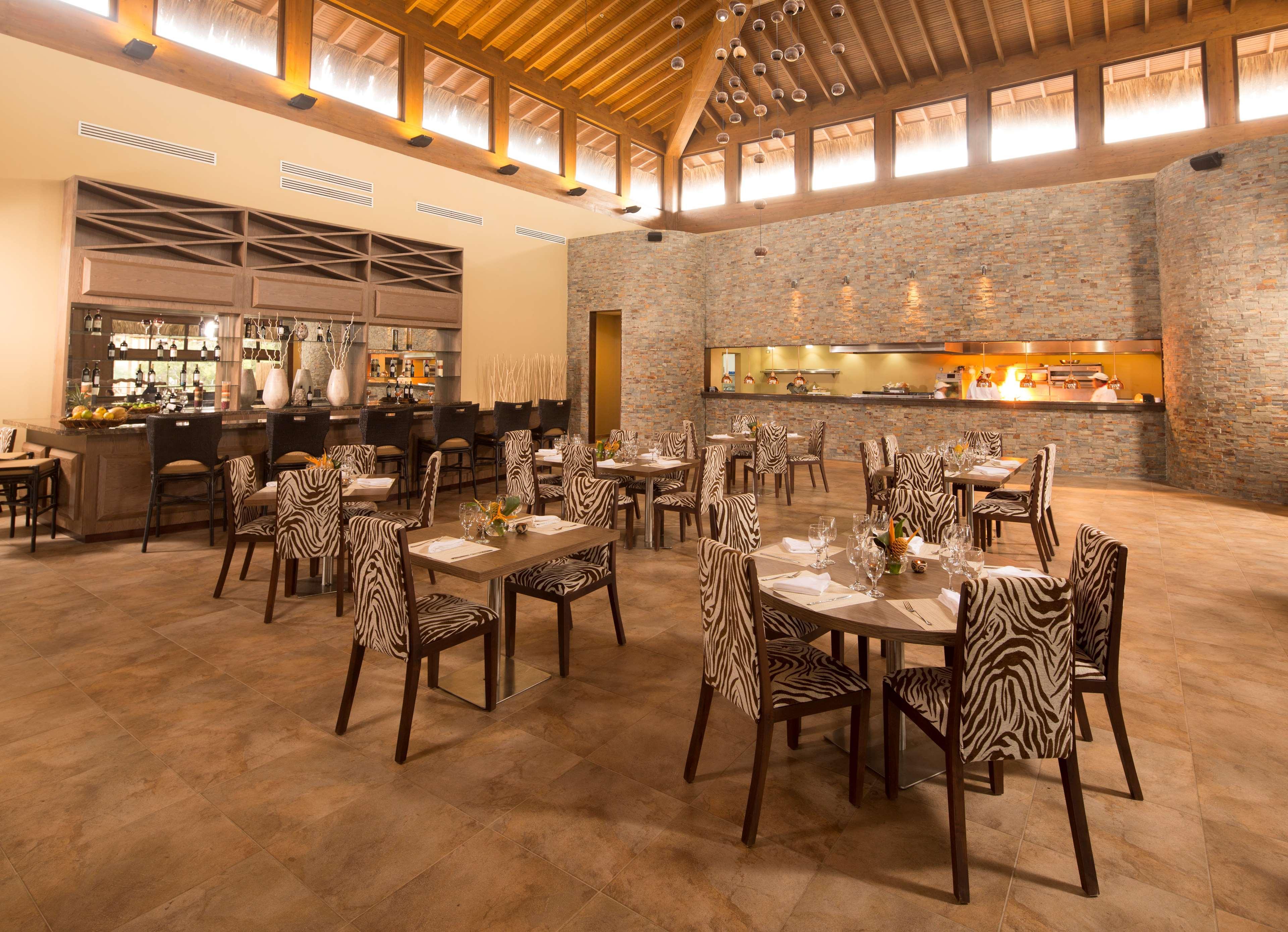 Indura Beach & Golf Resort Curio Collection By Hilton Тела Екстериор снимка